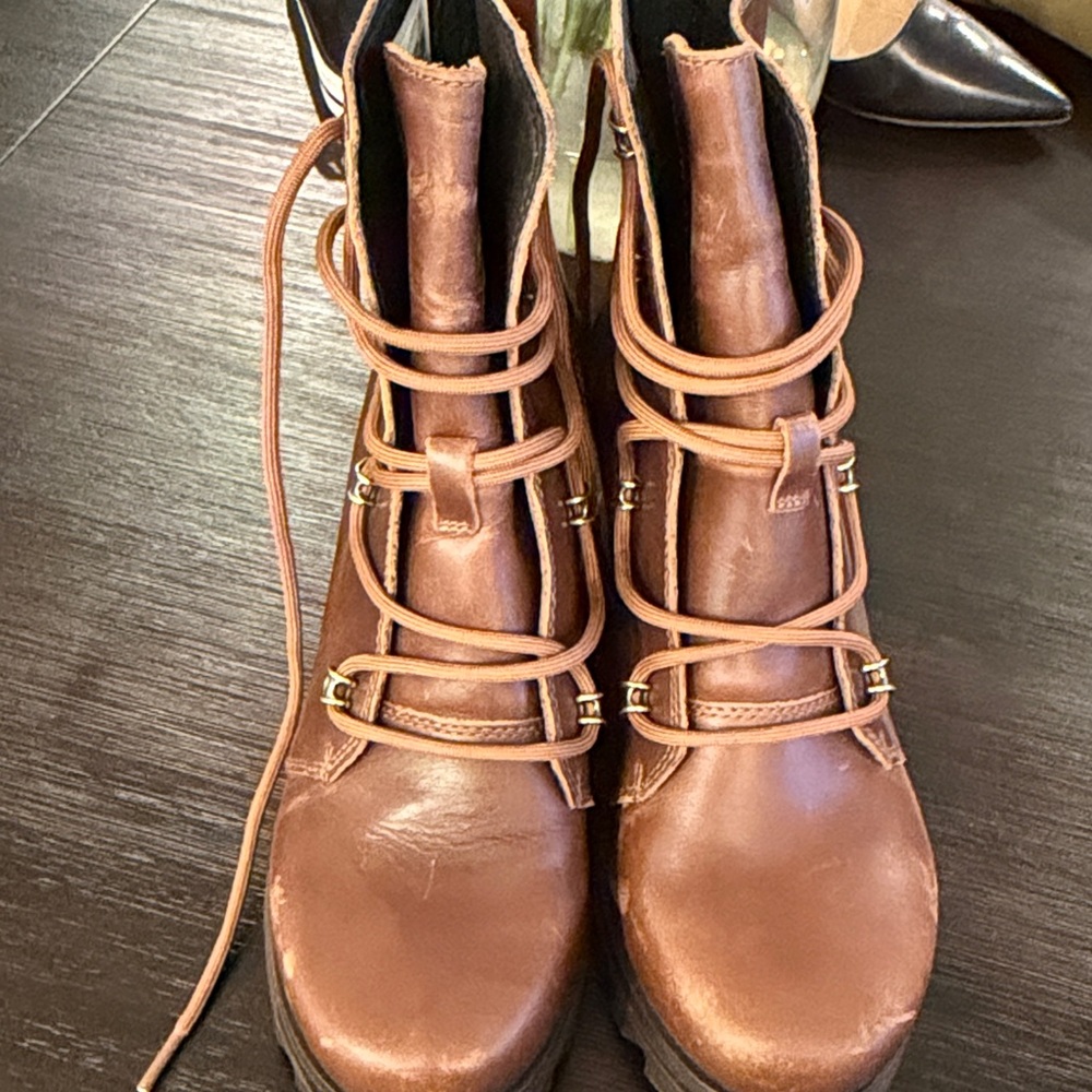 Brand new Sorel Chestnut Lace-Up Leather boots